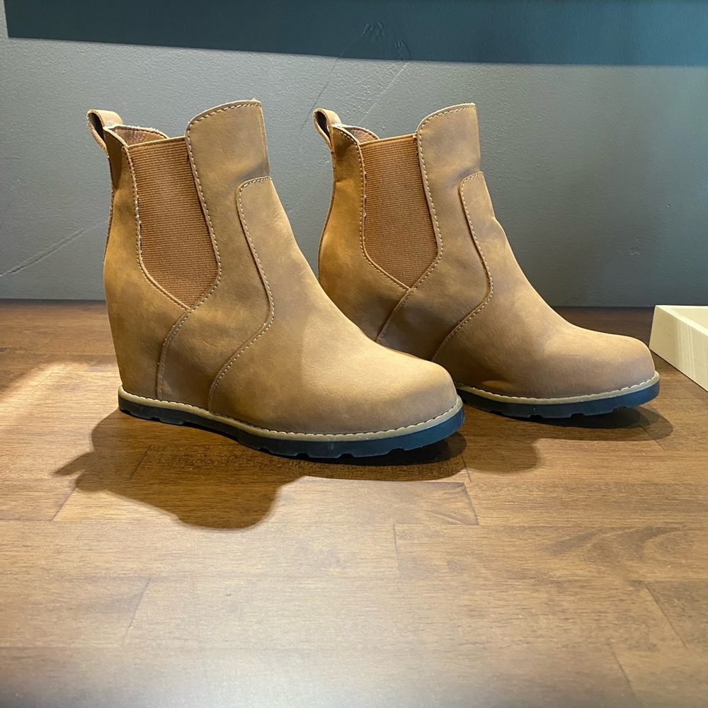 Women's Tan Wedge Ankle Boots